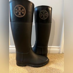 Women’s Black Rubber Gory Burch Knee high Rain Boot. Size 7.